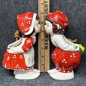 Vtg Wales Japan Chalkware Dutch Kissing Couple Wall Pockets MCM Kitsch Figurine